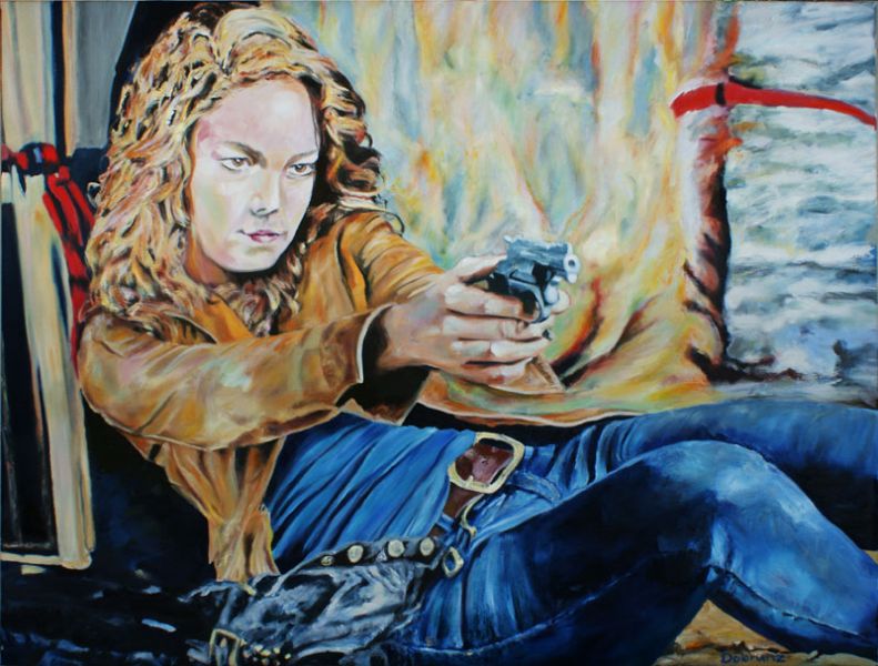 Frau im sitzen mit Revolver